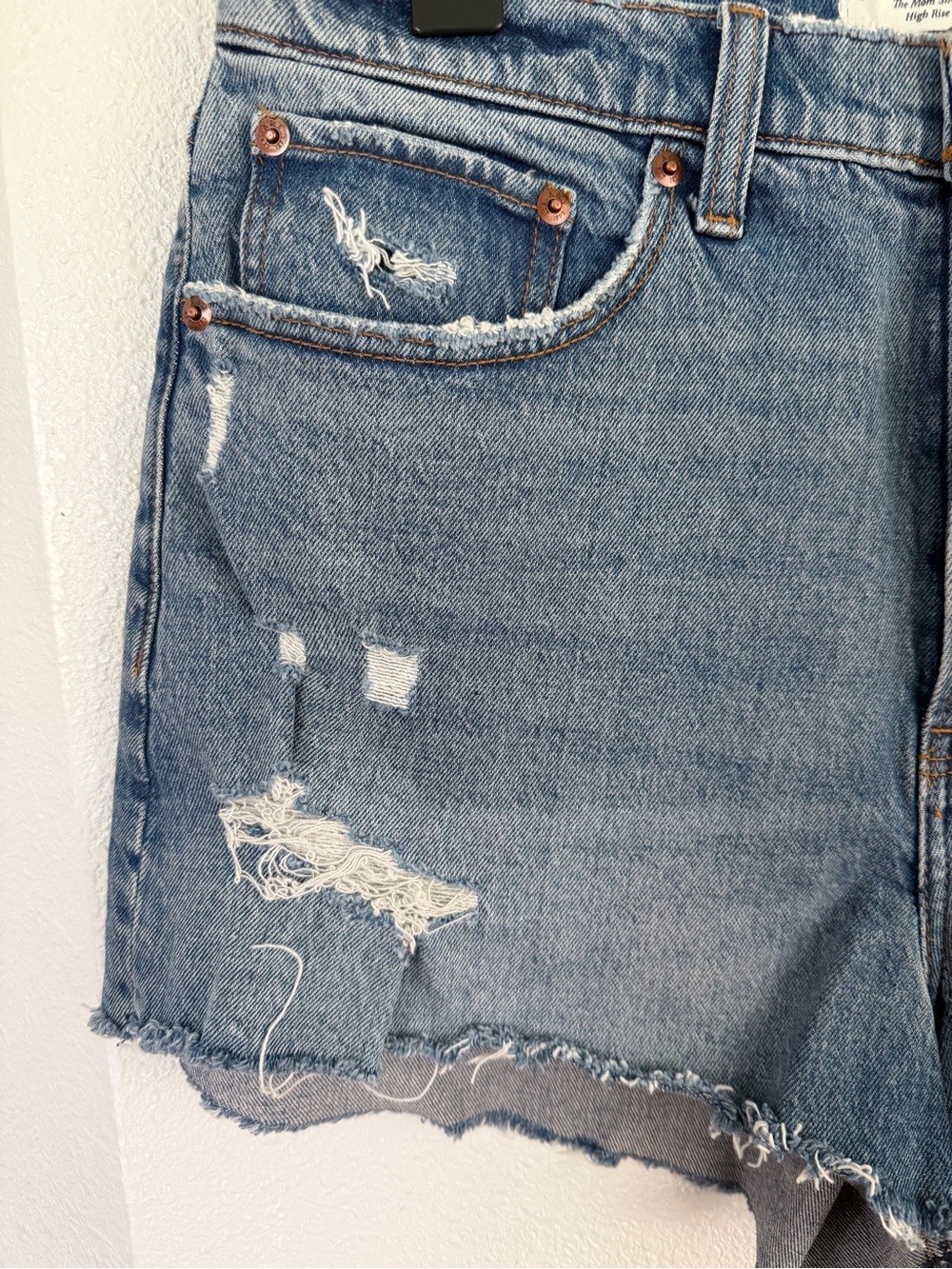 Abercrombie Curve Love The Mom Short High Rise Distressed Denim Shorts Size 30 - Picture 2 of 8